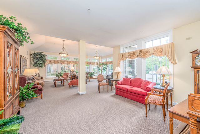 801 N McLean Boulevard 206, Elgin, IL 60123