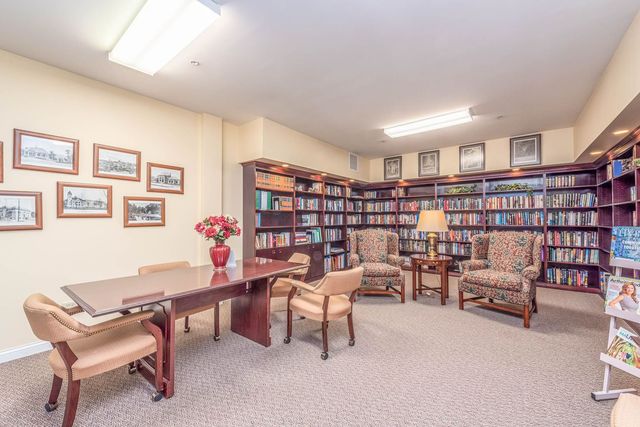 801 N McLean Boulevard 206, Elgin, IL 60123