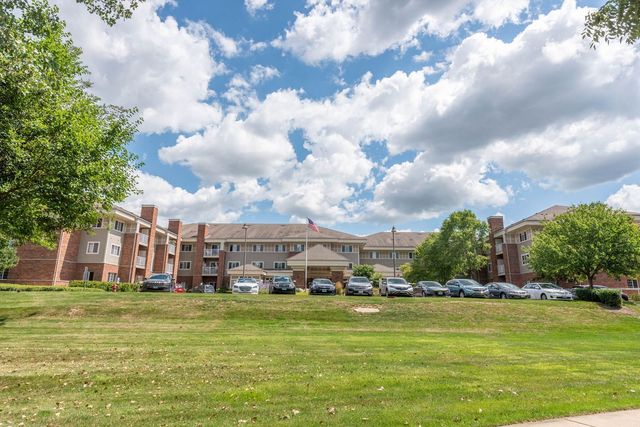 801 N McLean Boulevard 206, Elgin, IL 60123