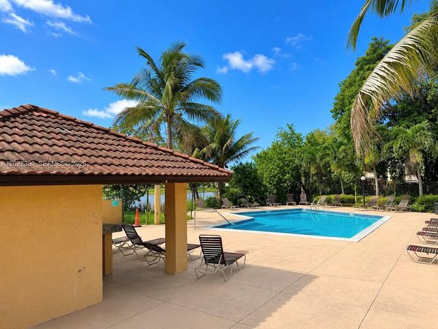 15540 SW 80th St D-304, Miami, FL 33193
