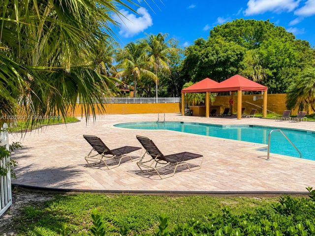 15540 SW 80th St D-304, Miami, FL 33193