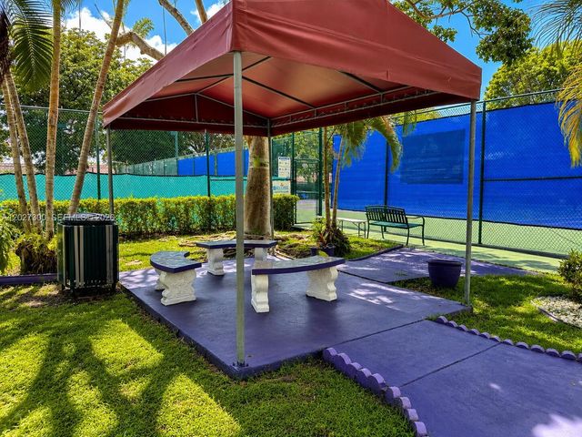 15540 SW 80th St D-304, Miami, FL 33193