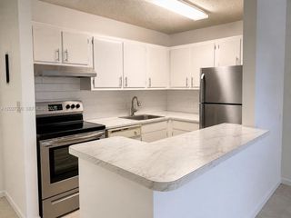 15540 SW 80th St D-304, Miami, FL 33193