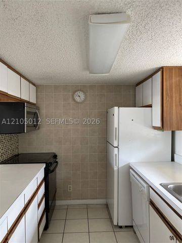 6284 La Costa Dr L, Boca Raton, FL 33433