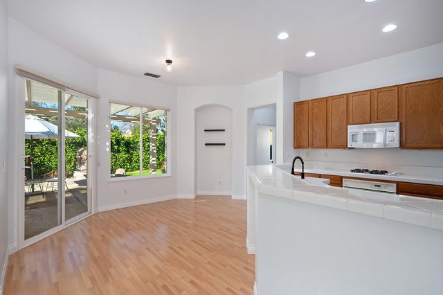 12129 Gold Bluff Ln, Gold River, CA 95670