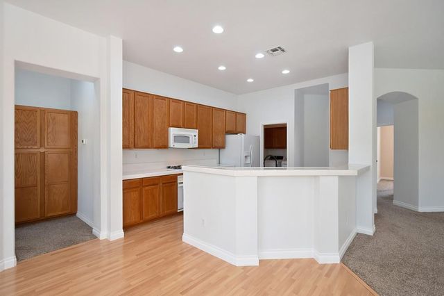 12129 Gold Bluff Ln, Gold River, CA 95670