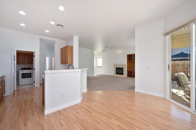 12129 Gold Bluff Ln, Gold River, CA 95670