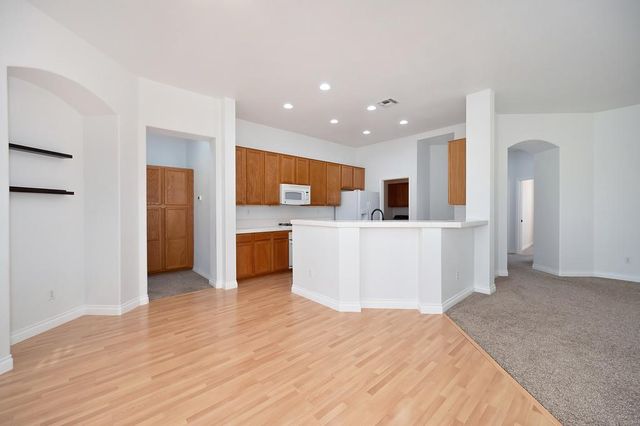 12129 Gold Bluff Ln, Gold River, CA 95670