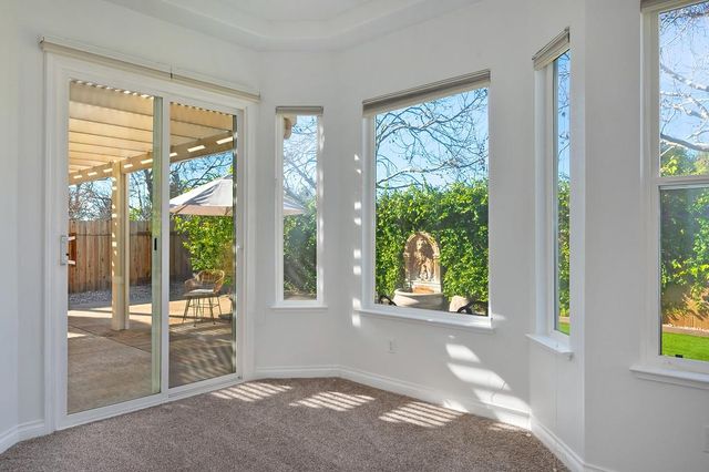 12129 Gold Bluff Ln, Gold River, CA 95670