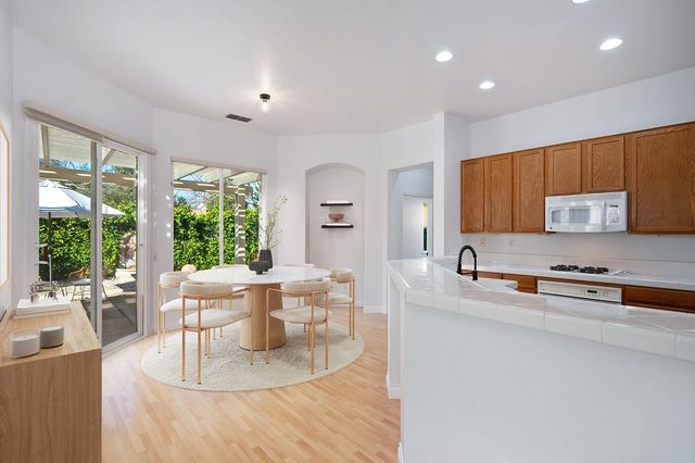 12129 Gold Bluff Ln, Gold River, CA 95670