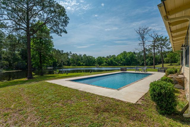 4869 Retta Lane, Crestview, FL 32536