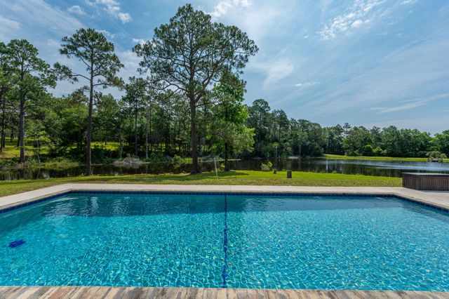 4869 Retta Lane, Crestview, FL 32536