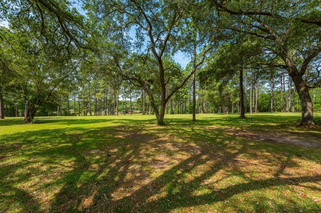 4869 Retta Lane, Crestview, FL 32536