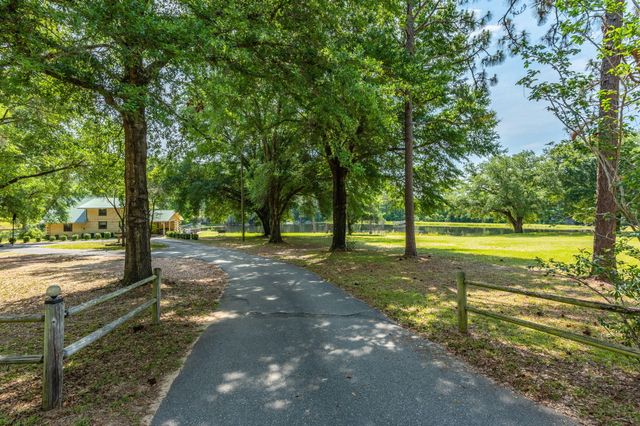 4869 Retta Lane, Crestview, FL 32536