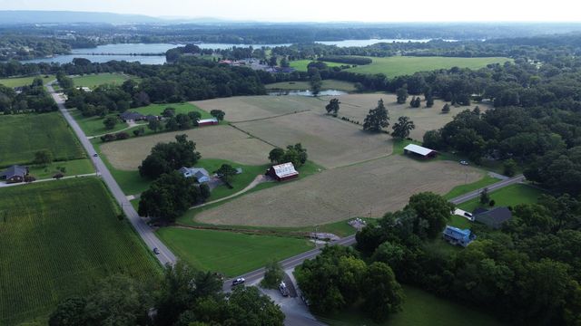 903 Old Estill Springs Rd, Winchester, TN 37398