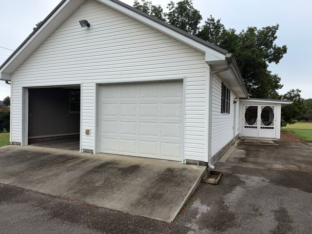 903 Old Estill Springs Rd, Winchester, TN 37398