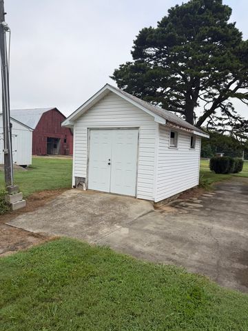 903 Old Estill Springs Rd, Winchester, TN 37398