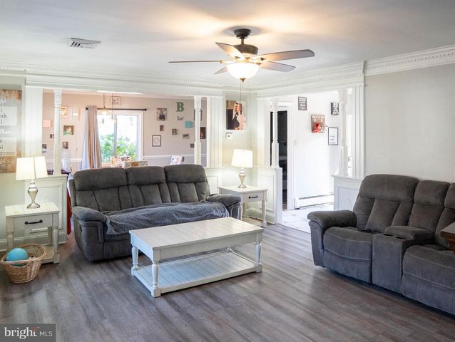 154 JUNIPER DR, Levittown, PA 19056
