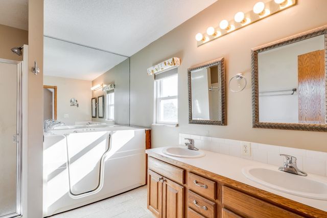 2434 N Regency Lakes St, Wichita, KS 67226