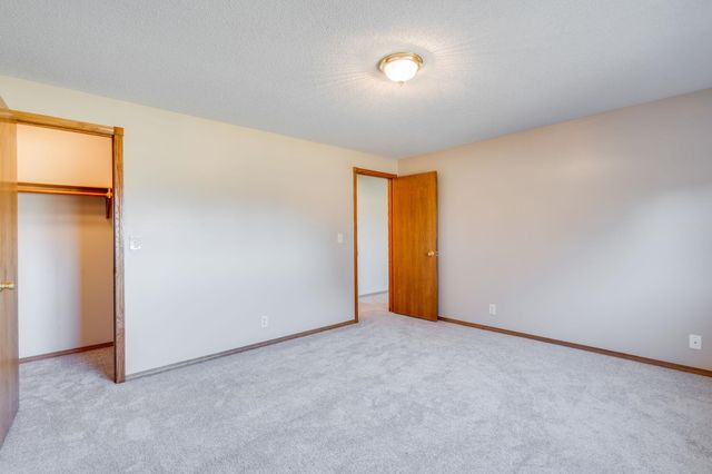 2434 N Regency Lakes St, Wichita, KS 67226