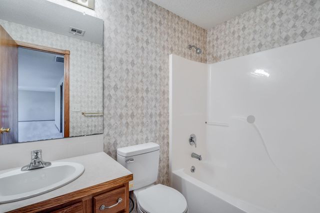 2434 N Regency Lakes St, Wichita, KS 67226