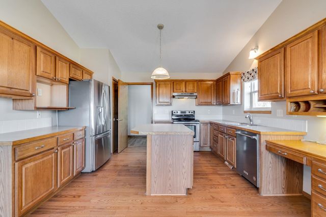 2434 N Regency Lakes St, Wichita, KS 67226