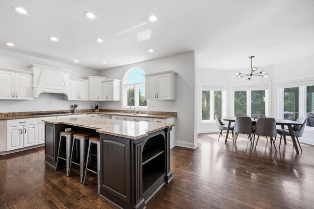 3808 S Littlestone Court, Naperville, IL 60564