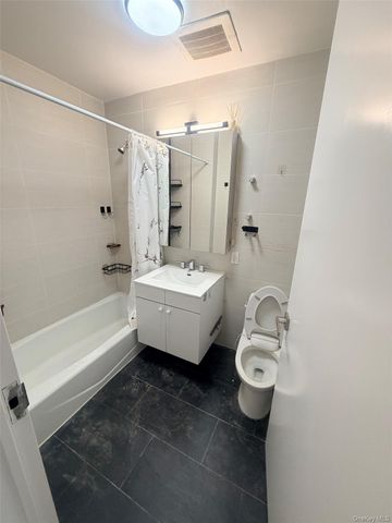 136-19 Franklin Avenue 4A, Flushing, NY 11355