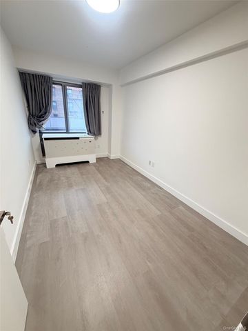 136-19 Franklin Avenue 4A, Flushing, NY 11355