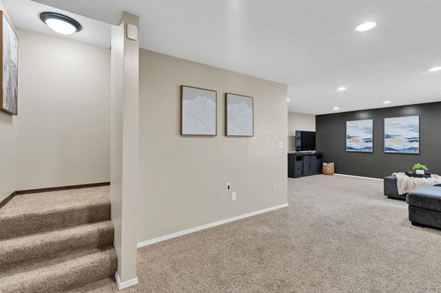 1910 N Nickelton Ct, Wichita, KS 67235