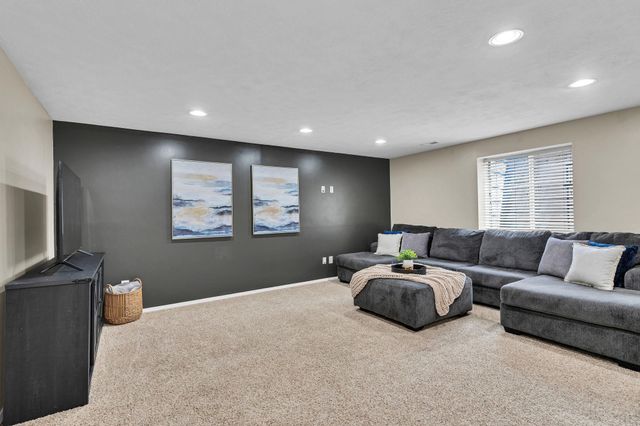 1910 N Nickelton Ct, Wichita, KS 67235