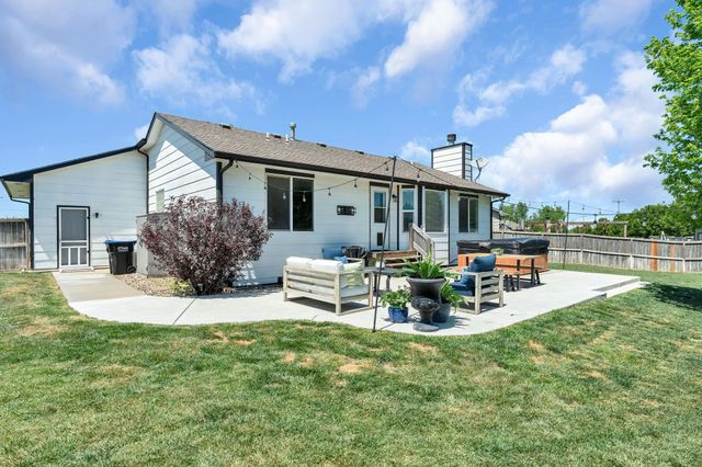 1910 N Nickelton Ct, Wichita, KS 67235