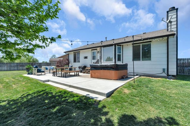 1910 N Nickelton Ct, Wichita, KS 67235