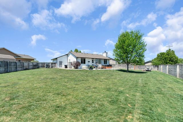 1910 N Nickelton Ct, Wichita, KS 67235