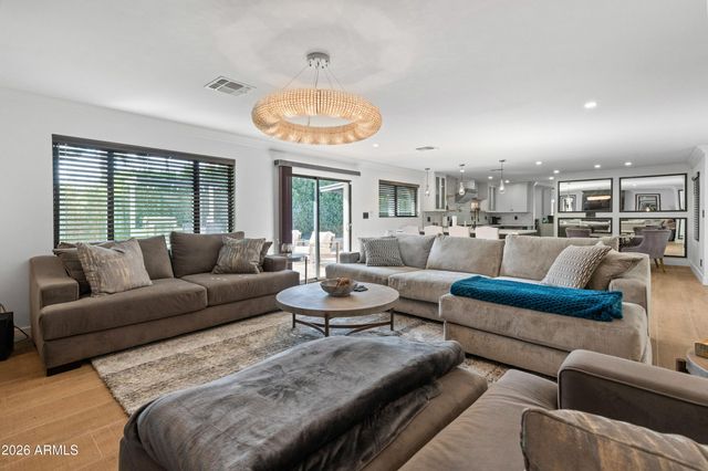 6621 E DREYFUS Avenue, Scottsdale, AZ 85254