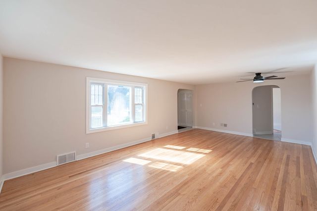 924 Broadway Avenue, North Chicago, IL 60064