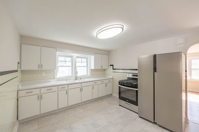 924 Broadway Avenue, North Chicago, IL 60064