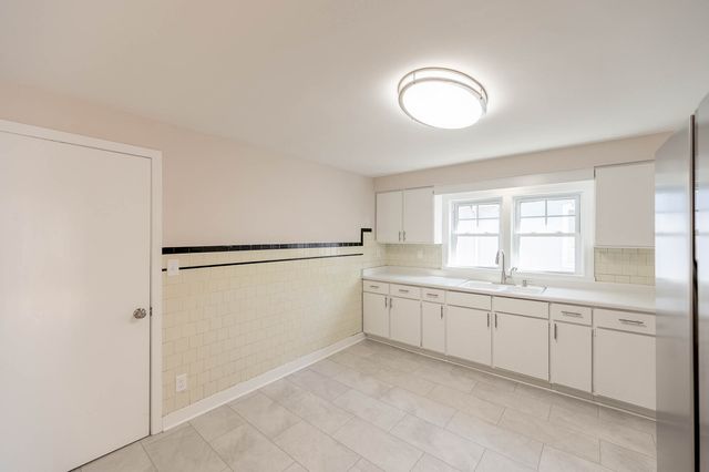 924 Broadway Avenue, North Chicago, IL 60064