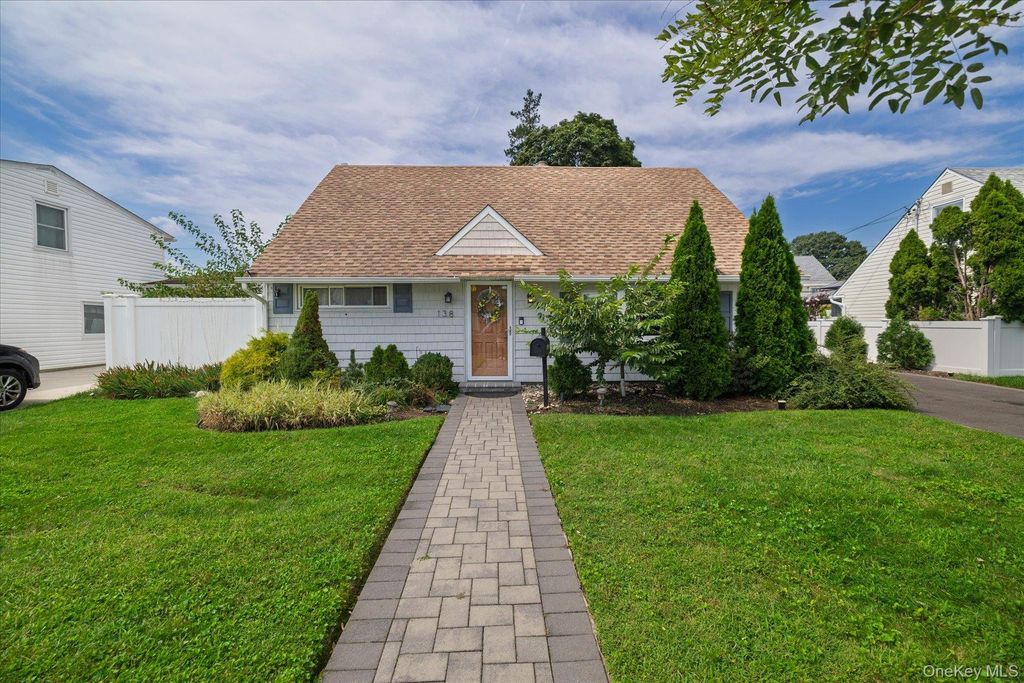 138 Southberry Lane, Levittown, NY 11756 — exterior