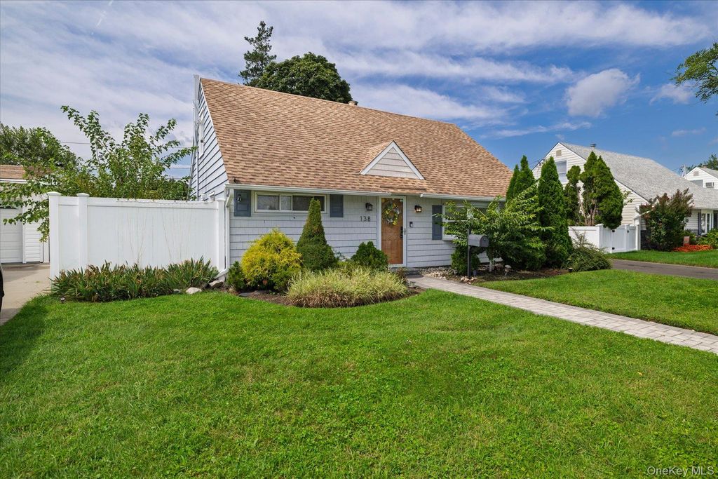 138 Southberry Lane, Levittown, NY 11756 — photo 2