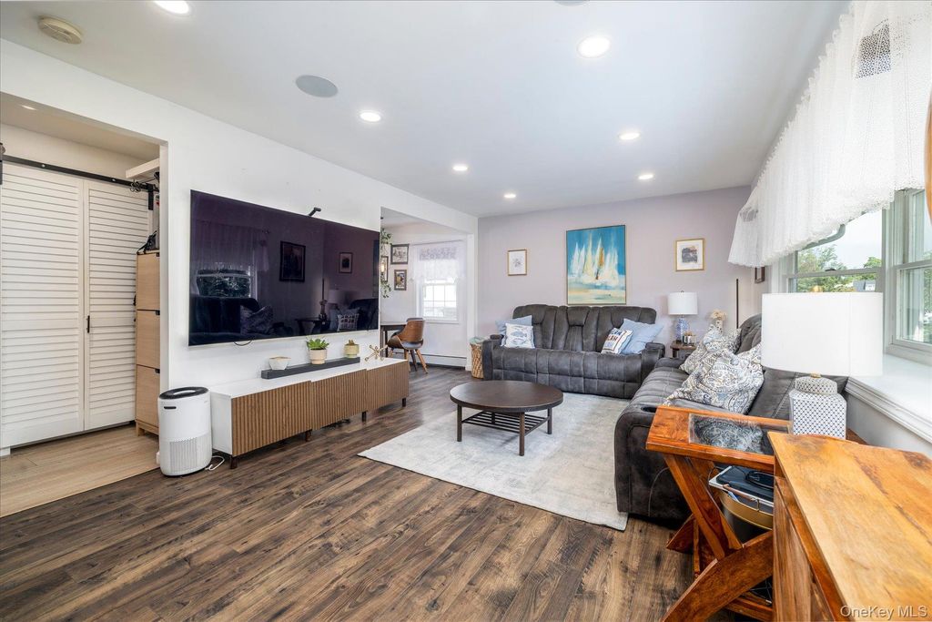 138 Southberry Lane, Levittown, NY 11756 — photo 3