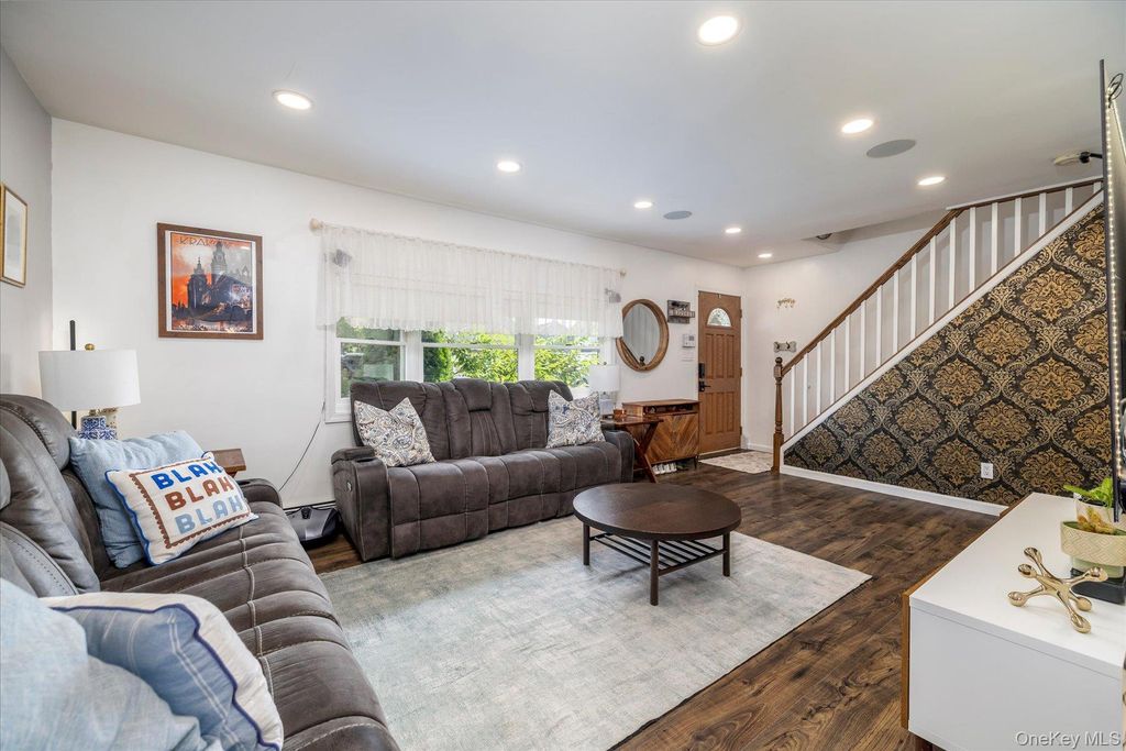 138 Southberry Lane, Levittown, NY 11756 — photo 5