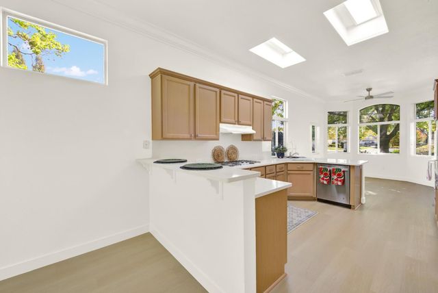 7100 Kingbird Ln, Roseville, CA 95747