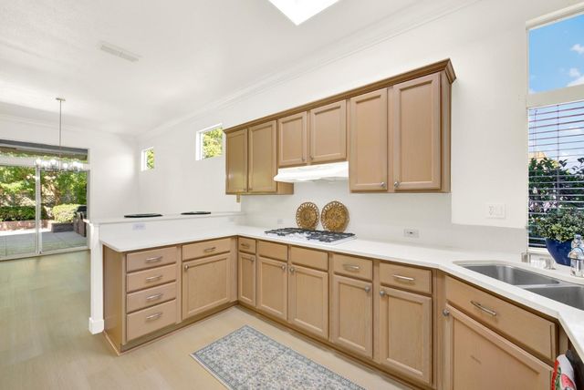 7100 Kingbird Ln, Roseville, CA 95747