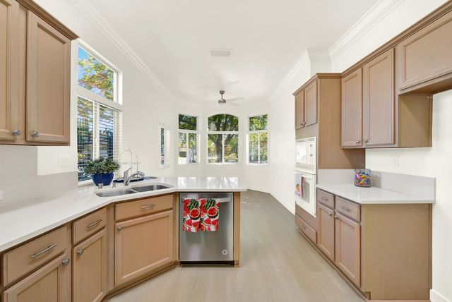 7100 Kingbird Ln, Roseville, CA 95747