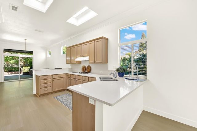 7100 Kingbird Ln, Roseville, CA 95747