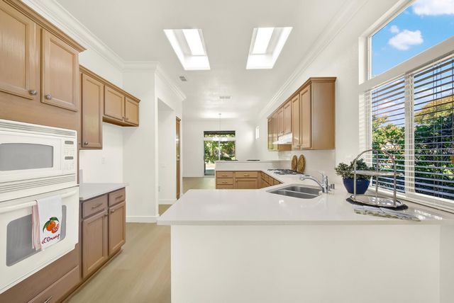 7100 Kingbird Ln, Roseville, CA 95747