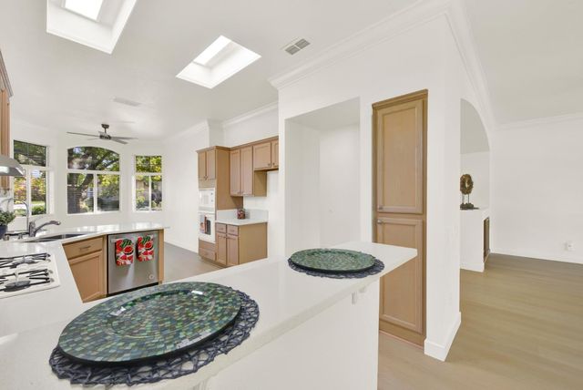 7100 Kingbird Ln, Roseville, CA 95747