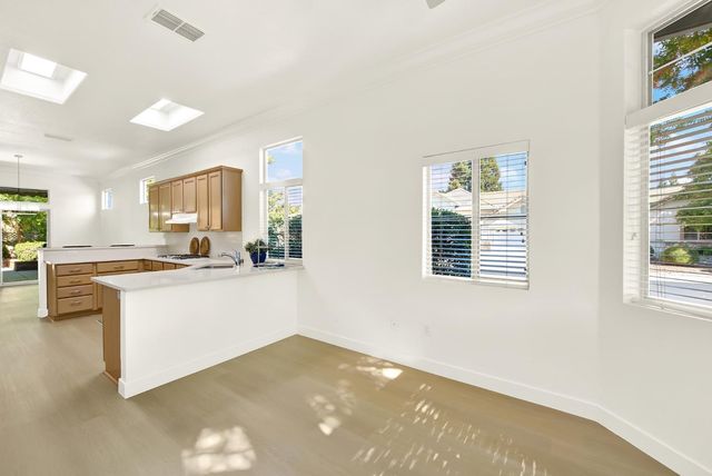7100 Kingbird Ln, Roseville, CA 95747