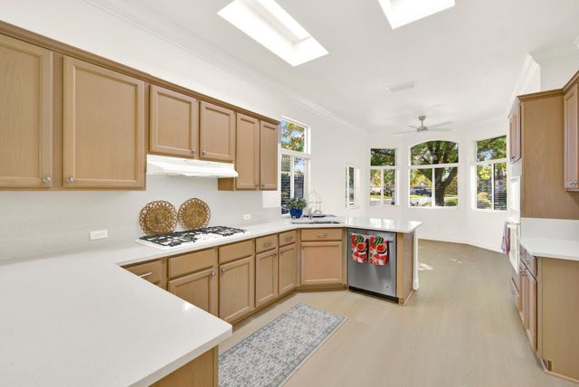 7100 Kingbird Ln, Roseville, CA 95747